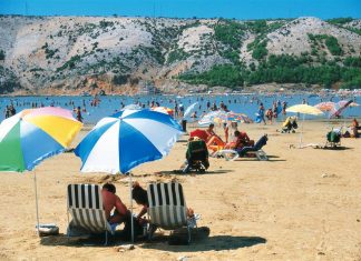 Lopar strandjai és sportolási lehetőségei